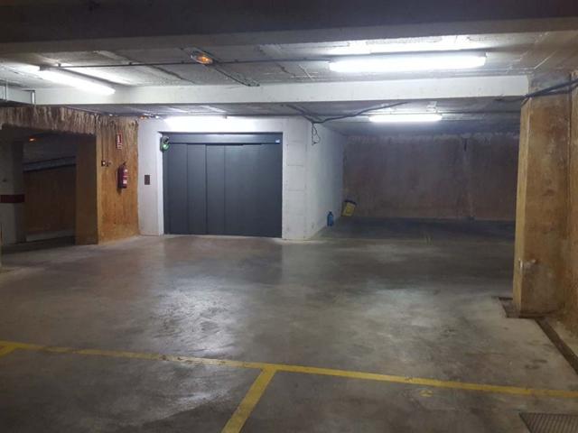 Plaza de parking en la zona de la Rambla Generalitat photo 0