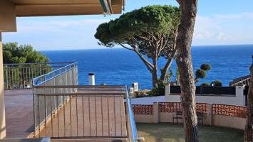 Apartamento con vistas al mar y a la montaña, muy bien orientado. photo 0