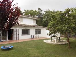 Casa situada en la Urbanización Golf Costa Brava, parcela llana de 1.005 m2. photo 0