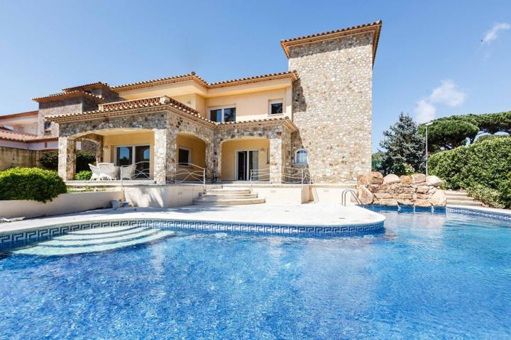 Espectacular casa en el centro de Platja d´Aro, a 900 metros de la playa. photo 0