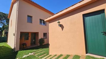 Casa adosada en la Urbanización Les Penyes, garaje cerrado y zona comunitaria. photo 0