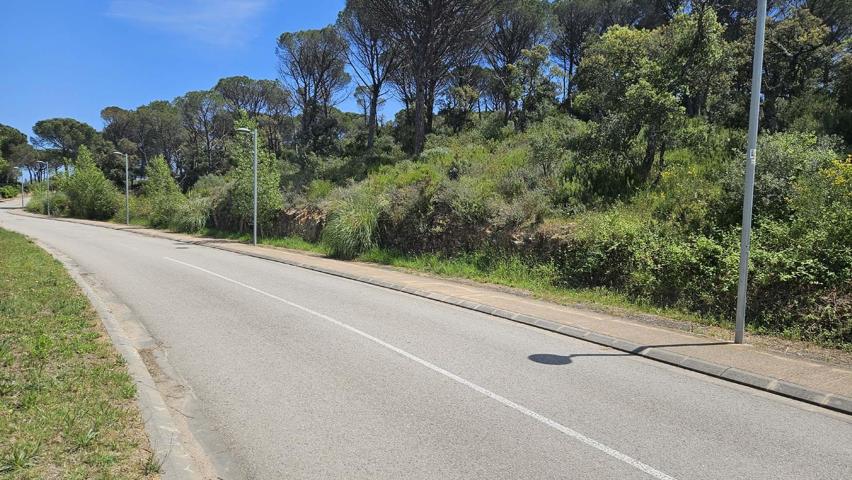 Terreno en venta en el barrio del Vilar, Urbanización Golf Costa Brava. photo 0