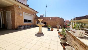 Casa situada al lado de la Rambla Generalitat, muy espaciosa con terrazas y un gran garaje. photo 0