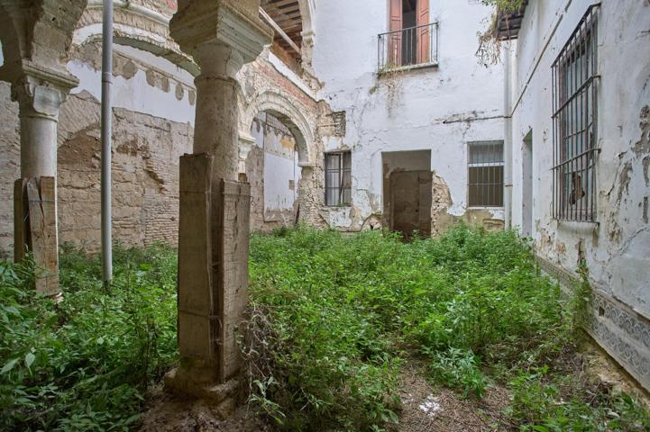 AMPLIA CASA PALACIO A REHABILITAR EN EL CENTRO DE JEREZ photo 0