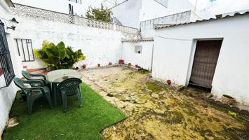 CASA EN PLANTA BAJA CON GRAN PATIO PARA REFORMAR EN LA CARRETERA DE MEDINA photo 0