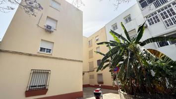 ¡Oportunidad en La Pedrera! Piso con balcón, cerca de todo photo 0