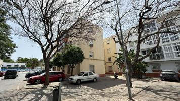 ¡Oportunidad en La Pedrera! Piso con balcón, cerca de todo photo 0