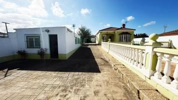 CHALET CON PISCINA Y APARTAMENTO DE INVITADOS EN EL PINAR DE LOS FRANCESES. photo 0