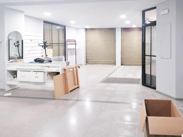 BAJO COMERCIAL CON POSIBILIDAD DE VIVIENDA EN VENTA photo 0