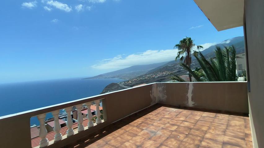 ¡Piso con amplia terraza! photo 0