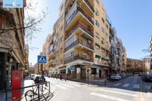 Plaza de Garage en zona Plaza de Gracia. photo 0