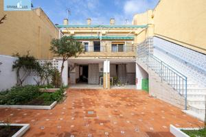 CASA EN PLENO CENTRO DE ARMILLA photo 0