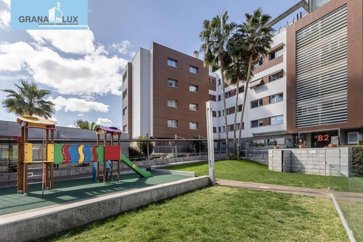 Magnífico piso con altas calidades con piscina, plaza de garaje y trastero. Novocampus. photo 0