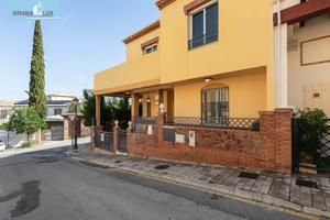 OPORTUNIDAD ÚNICA EN HUÉTOR VEGA – CHALET PAREADO CON PISCINA POR 310.000€! photo 0