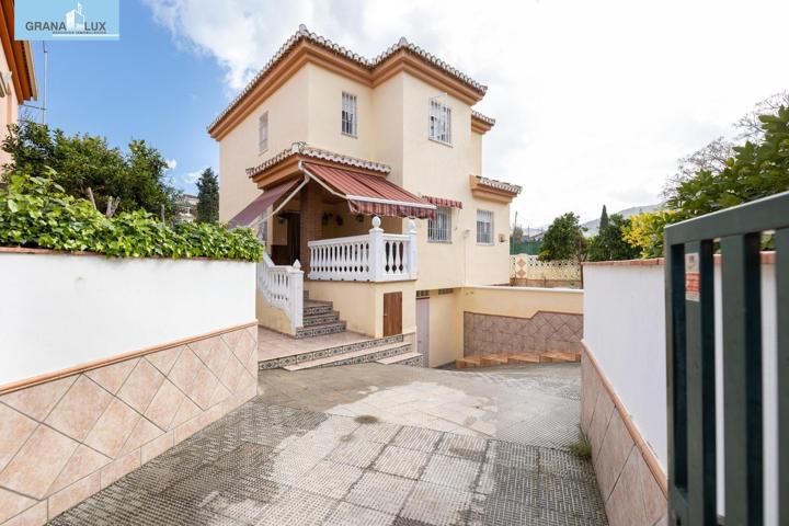 PRECIOSA CASA EN URBANIZACION PRIVADA photo 0