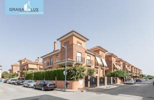 Exclusivo Chalet Pareado con Licencia Turística y Piscina Privada: Tu Paraíso Personal photo 0