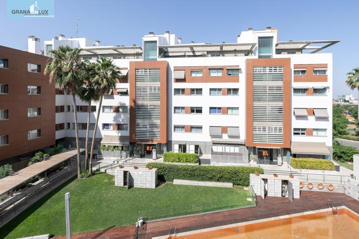 ¡Oportunidad única en el PTS de Granada, junto al CC Nevada! photo 0