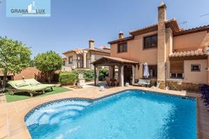 PRECIOSA CASA EN LA ZUBIA photo 0