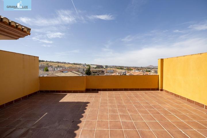 Ático luminoso con gran terraza en La Zubia y plaza de garaje photo 0