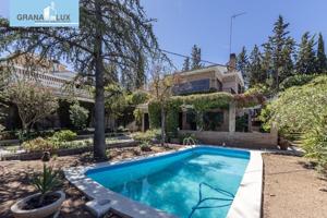 CASA CON TERRENO Y PISCINA EN LA ZUBIA photo 0