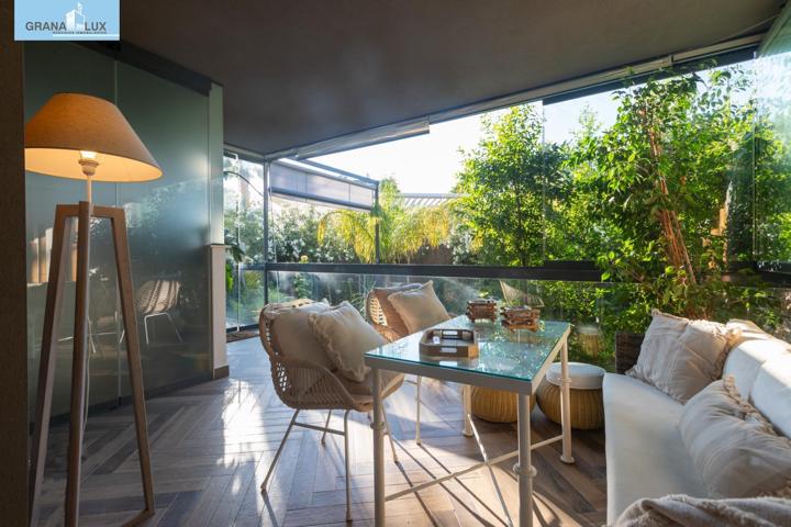 Venta de piso totalmente amueblado, equipado y con 100 m2 de jardín en Málaga (Zona Puerto de la Torre) photo 0