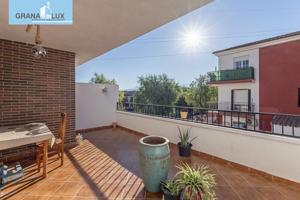 Tu nuevo hogar en Las Gabias junto al metro — prácticamente a estrenar photo 0