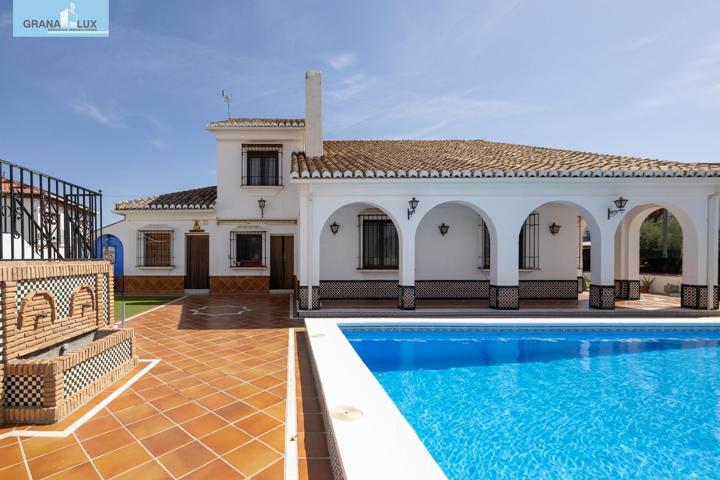 Amplio chalet independiente de 5 dormitorios en la entrada de Ogíjares photo 0