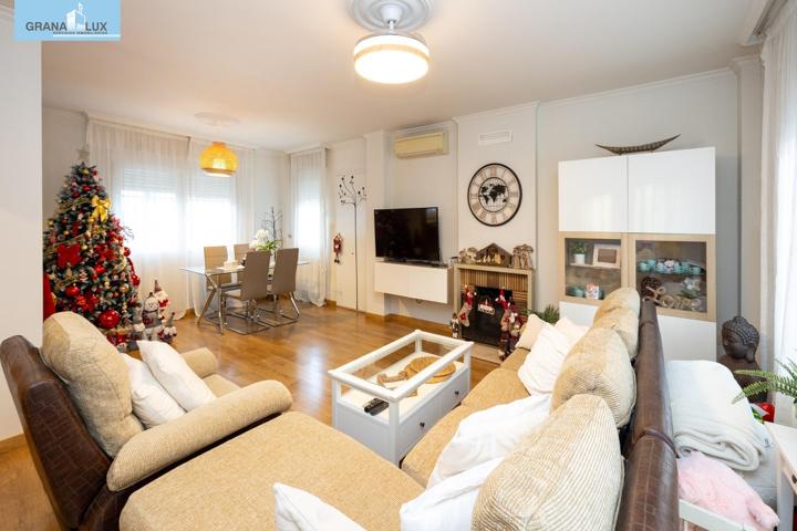 Preciosa casa pareada en venta en Ogijares, ideal para familia. photo 0