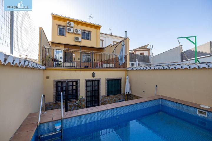 Adosado con piscina, en la mejor zona de Pulianas photo 0