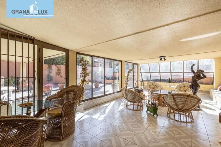 EXCLUSIVO PISO CON JARDÍN PRIVATIVO EN UNA DE LAS MEJORES URBANIZACIONES DE GRANADA photo 0