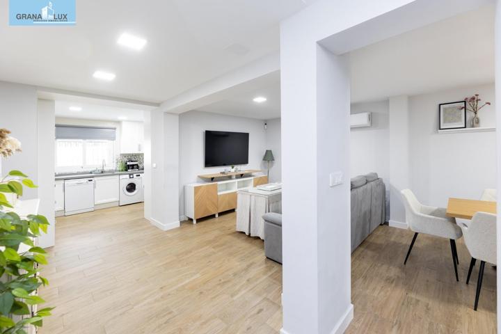 DISFRUTA DE ESTA RENOVADA Y EFICIENTE CASA EN GRANADA CAPITAL photo 0