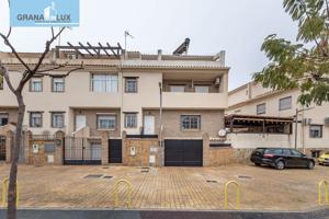 Adosada premium con torreón, semisótano y vistas a Sierra Nevada en Churriana de la Vega. photo 0