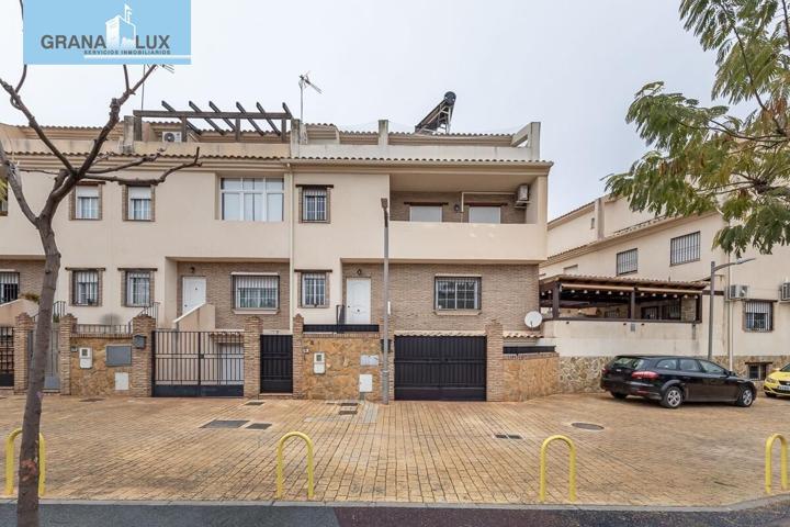 Adosada premium con torreón, semisótano y vistas a Sierra Nevada en Churriana de la Vega. photo 0