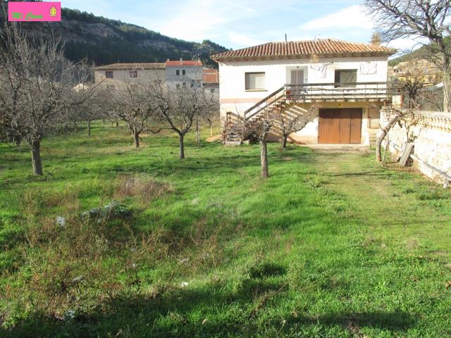 PARCELA DE TERRENO URBANO DE 9000M2, EN CENTRO DEL PUEBLO, Y UNIFAMILIAR DE 150M2 photo 0