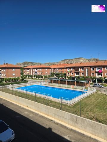 Todo exterior, muy luminoso y con piscina – 3 dormitorios con garaje y trastero (Para reformar) photo 0