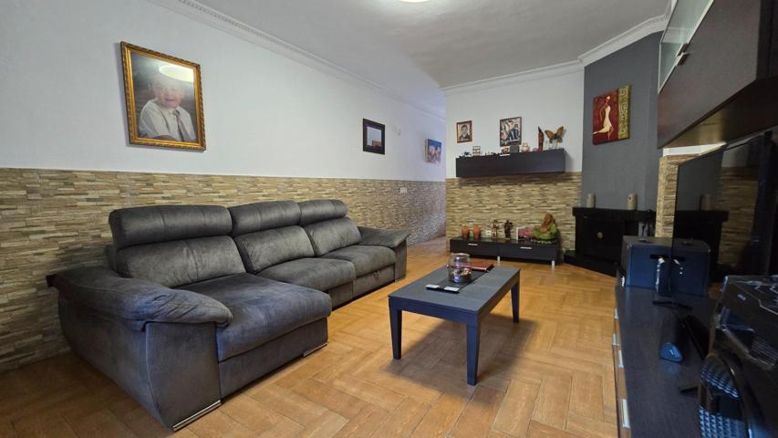 VIVIENDA CON CASA DE INVITADOS Y LOCAL COMERCIAL EN LA LINEA photo 0