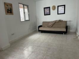 CASA EN ZONA SALESIANOS, CON TERRAZA Y MUCHAS POSIBILIDADES photo 0