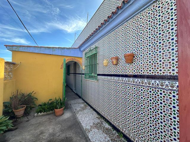 Casa con terreno estilo Andalusí en La Línea photo 0