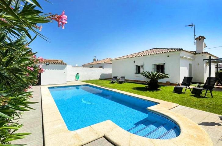 Exclusivo chalet a unos metros de la Playa de la Barrosa photo 0