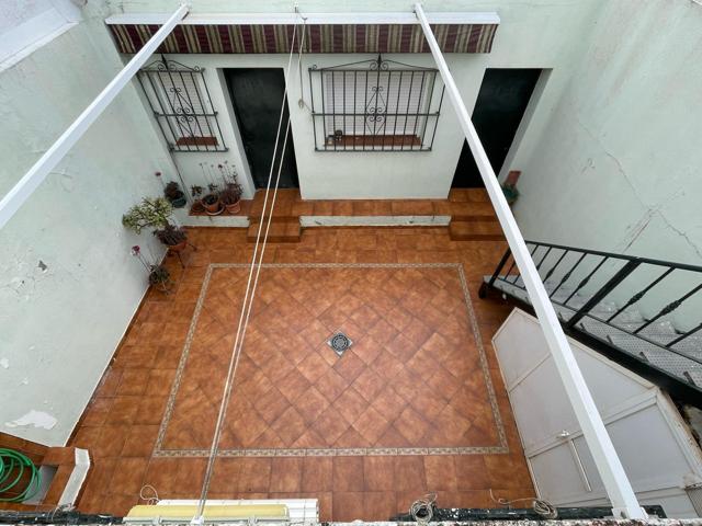 Casa en una sola planta con azotea propia en el centro. photo 0