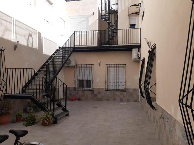PISO EN EL CENTRO CON PATIO photo 0
