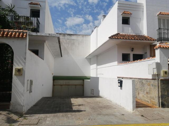 SE VENDEN TRES PLAZA DE GARAJE EN MARINA DE LA BAHÍA photo 0