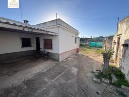 SE VENDE FINCA CON VARIAS CONSTRUCCIONES EN LA MARROQUINA photo 0