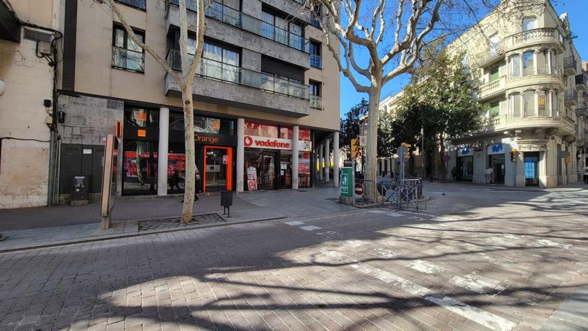 SE ALQUILA LOCAL COMERCIAL EXCLUSIVO EN IGUALADA photo 0