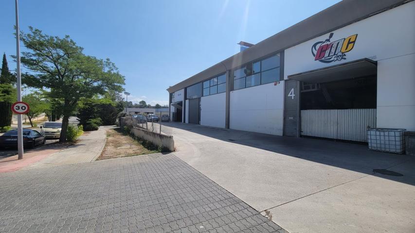 Nau industrial en venda al Polígon d’Igualada - 720 m² en planta baixa, amb pont grua i oficines photo 0