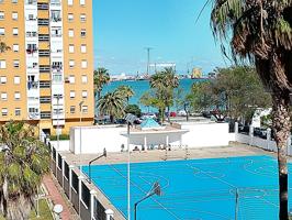 Piso amplio de 3 dormitorios orientado a la bahia de Cádiz photo 0