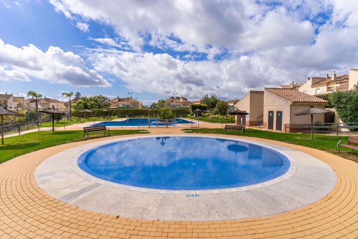 CASA PAREADA DE 4 DORMITORIOS Y SÓTANO EN CAMPO DE GOLF ! photo 0