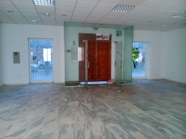 Edificio con local comercial más 2 plantas en pleno centro photo 0