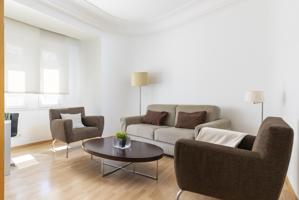 Luminoso y amplio apartamento de 1 dormitorio en el corazón de Argüelles photo 0