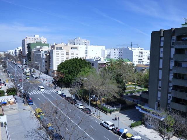 Amplia vivienda con vistas a la avenida a la altura deSanta Maria Del Mar photo 0